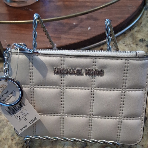 Michael Kors White Quilted Wristlet - Picture 1 of 3